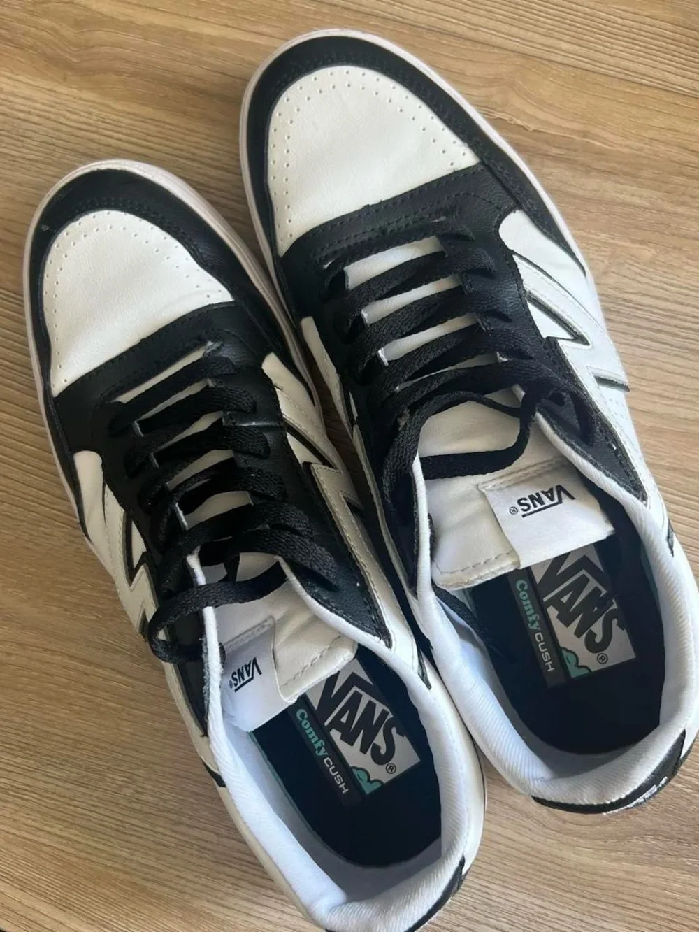 Vans Men's Black and White Skate Sneakers with Gum Sole